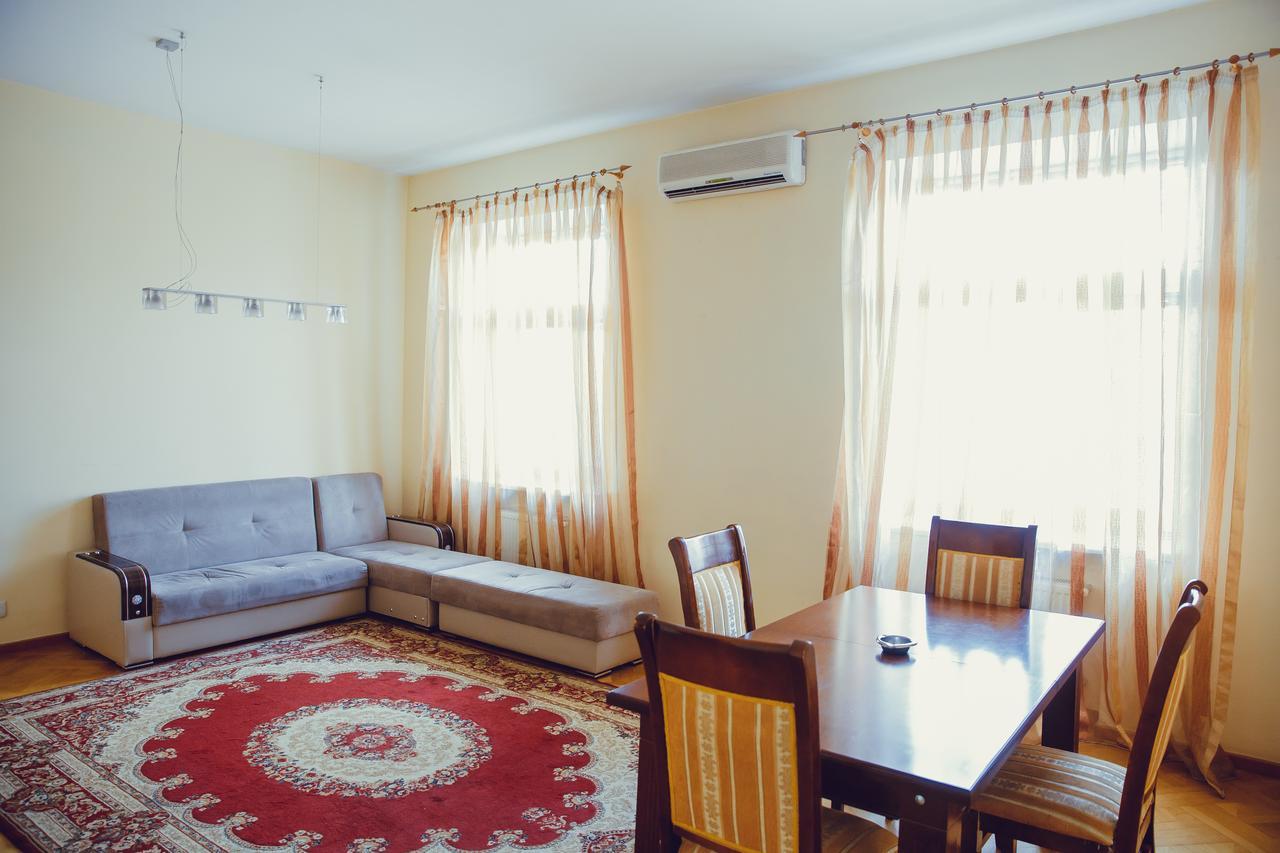 Clock Tower Apartment In Baku Bagian luar foto