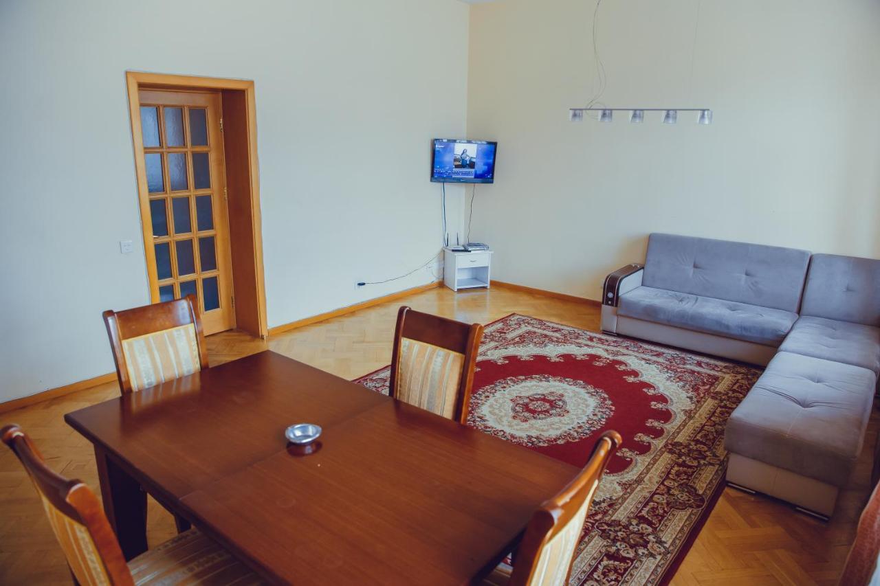 Clock Tower Apartment In Baku Bagian luar foto